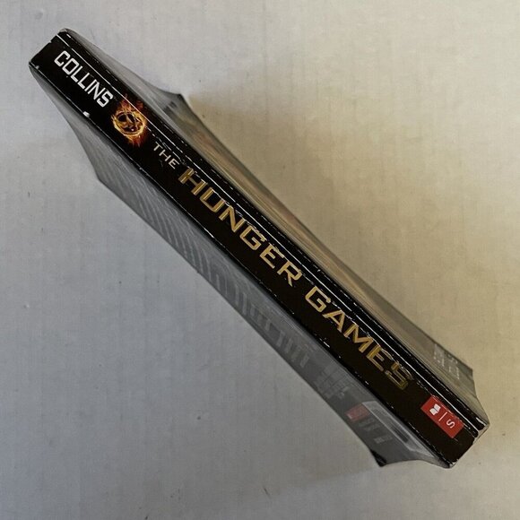 The Hunger Games Suzanne Collins 2008 Paperback Fiction Book - Picture 3 of 6